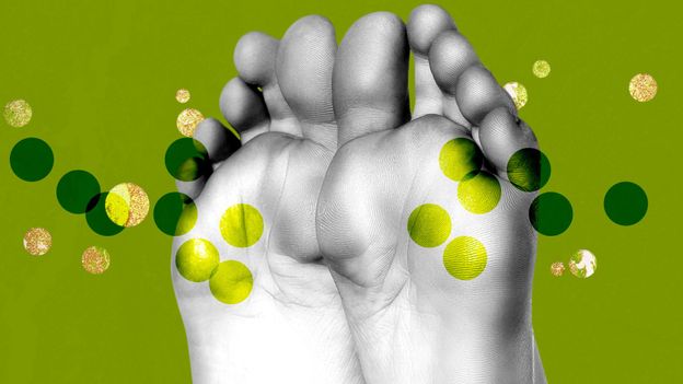 Illustration of circles representing odours coming off a pair of feet (Credit: Serenity Strull/BBC/Getty Images)